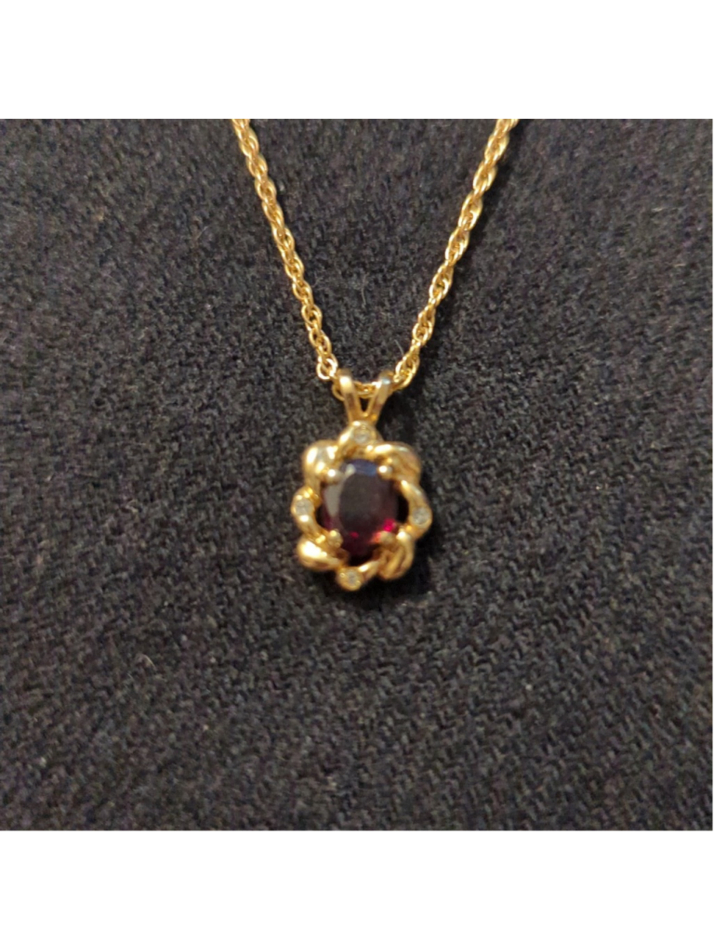 Vintage Gold Tone Red Garnet Oval Pendant Statement Necklace
